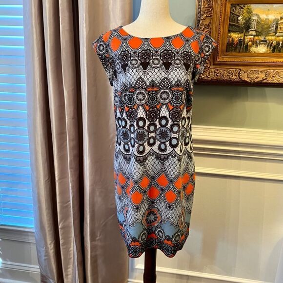 EUC Banana Republic Factory Printed Shift Dress Size 4 - Picture 2 of 3